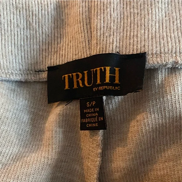 Sleeveless Mock Neck Knit Top and Matching Pants Set - Picture 7 of 9